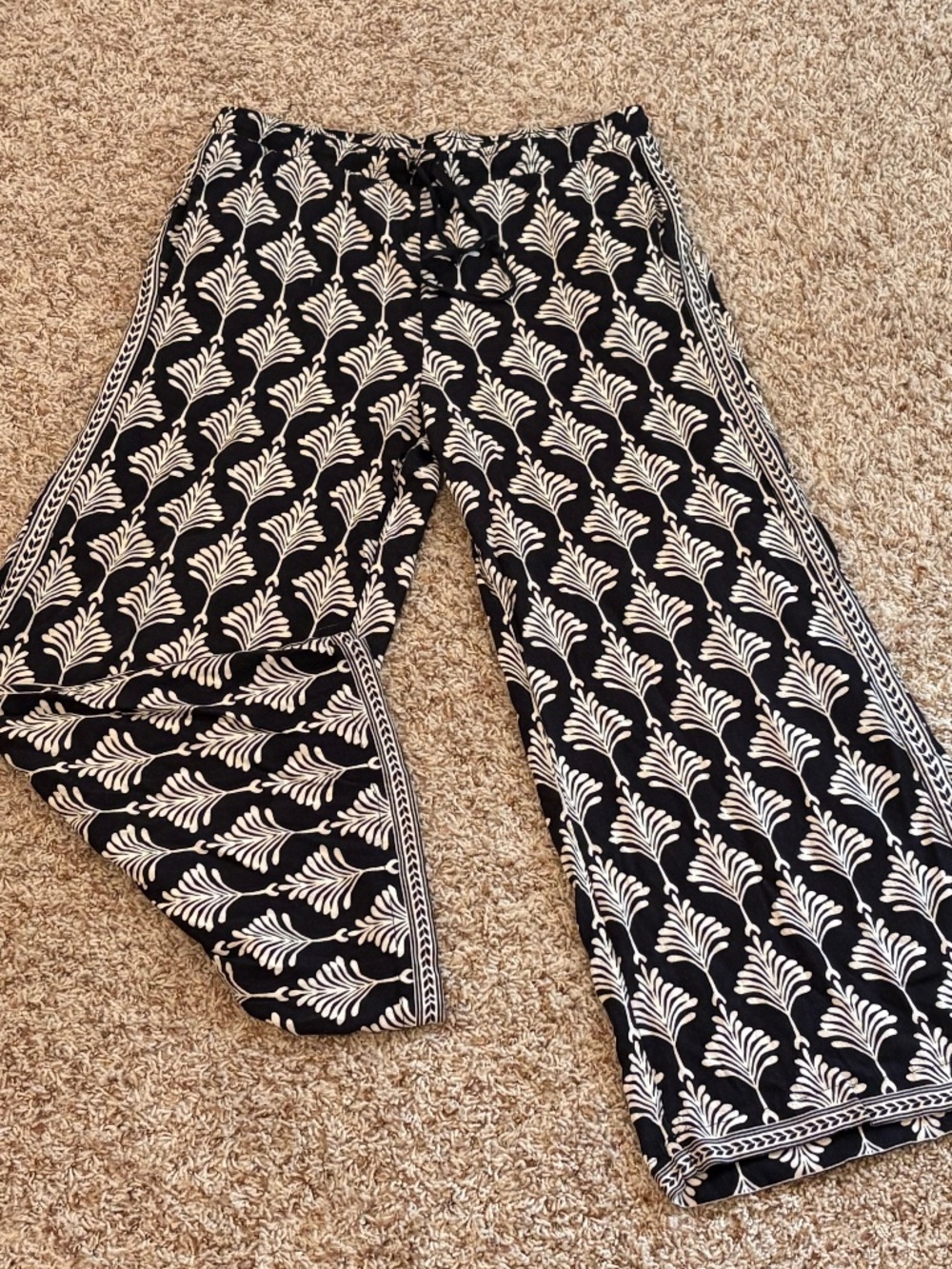 Max Studio Flowy pants